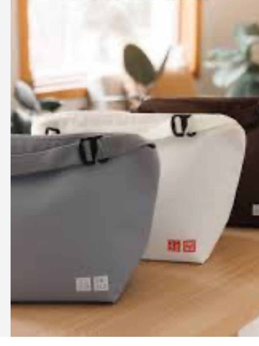 Uniqlo Insulated Lunch Bag / Foldable Pouch with Logo and adjustable strap. NEW